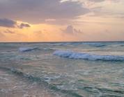 Vagues au lever du soleil
